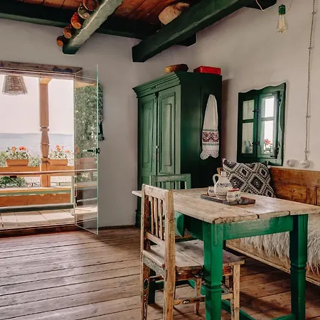 Echoes Of Vladicu-casa Tamplarului Chalet